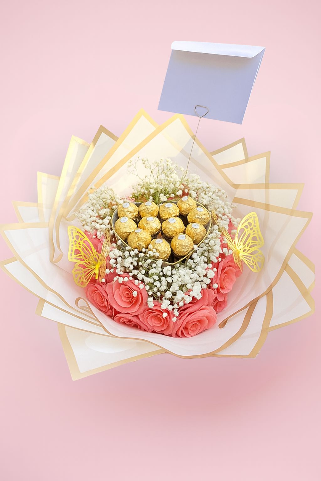 Sweet Charm – Bouquet with Roses and Chocolates