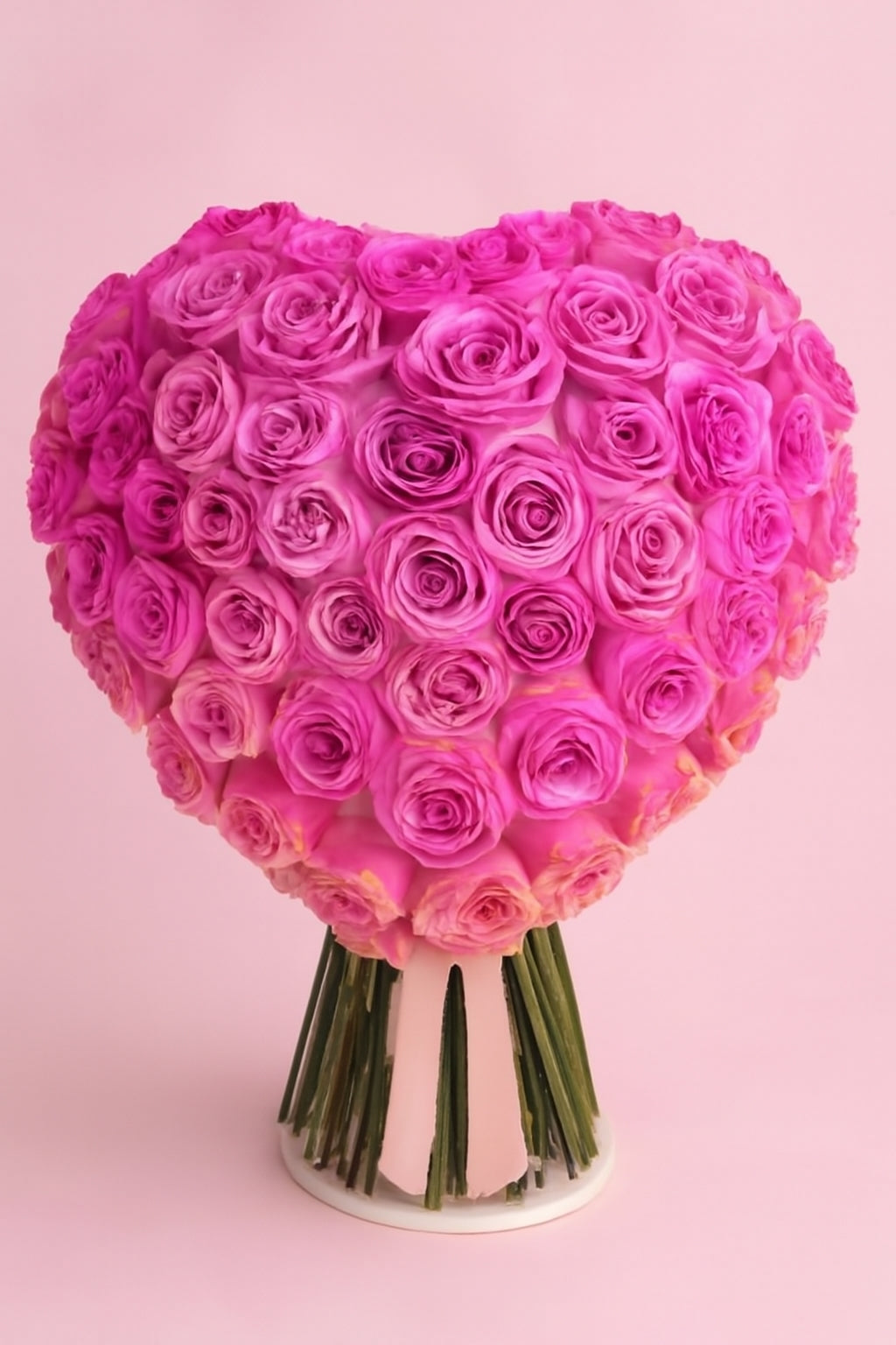 Enchanted Heart Pink – Premium Rose Arrangement