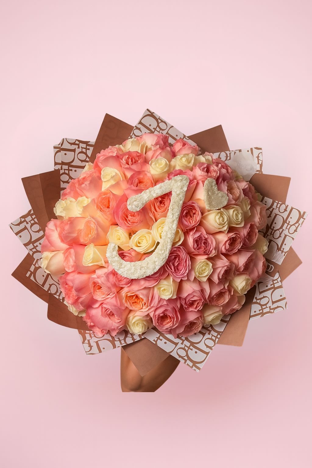 Bouquet of roses with personalized message